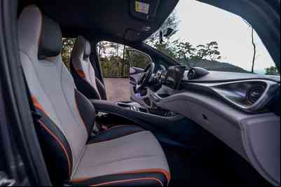 BYD Dolphin tem design inspirado nas ondas do mar, segundo a marca chinesa